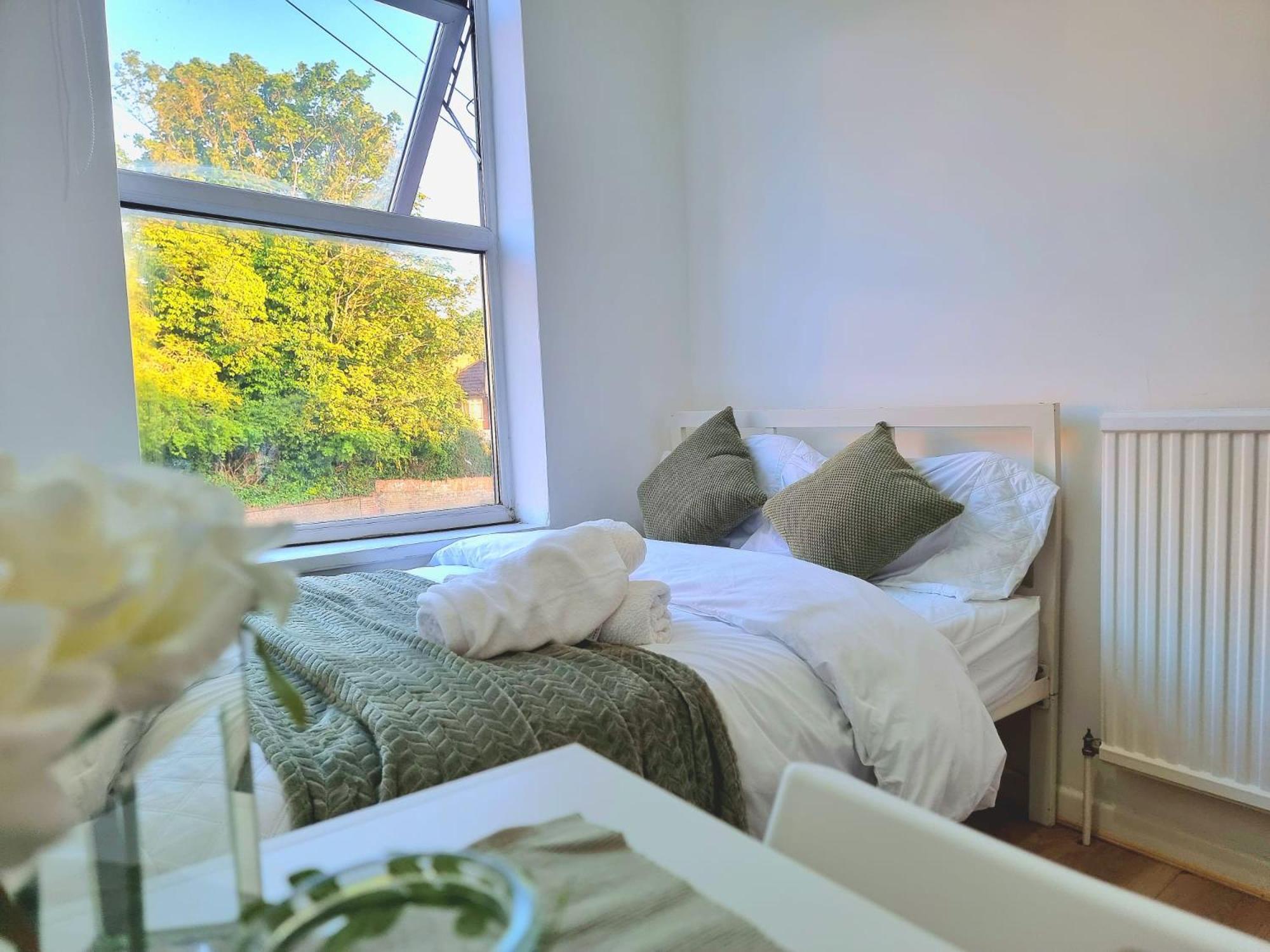 Easy Rooms, London Luton Airport -24 Hour Check-In מראה חיצוני תמונה